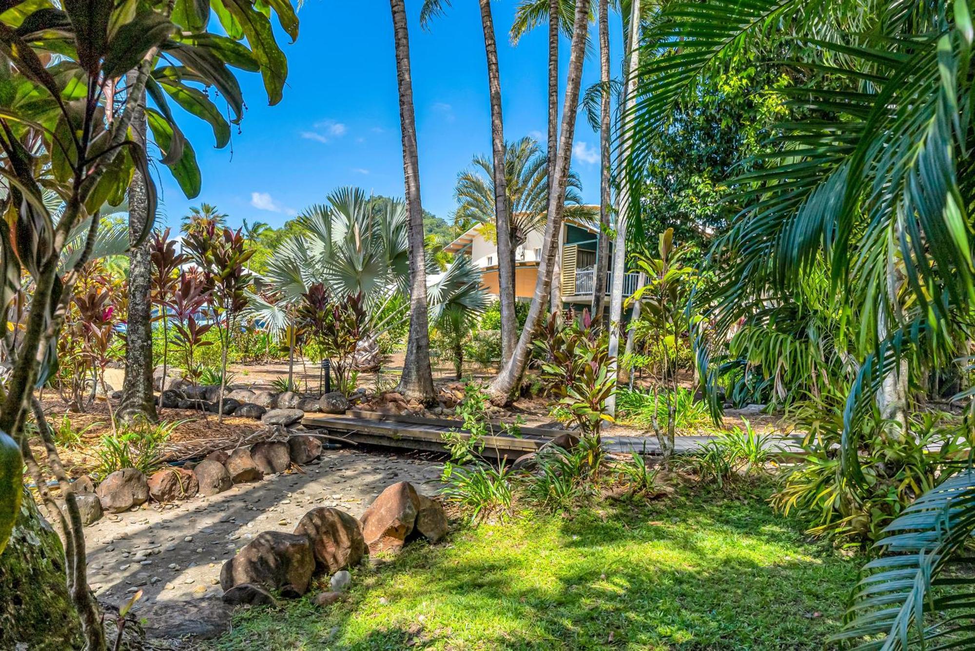 Wallaby Beach House - Resort-Style Comforts Trinity Beach Exterior photo