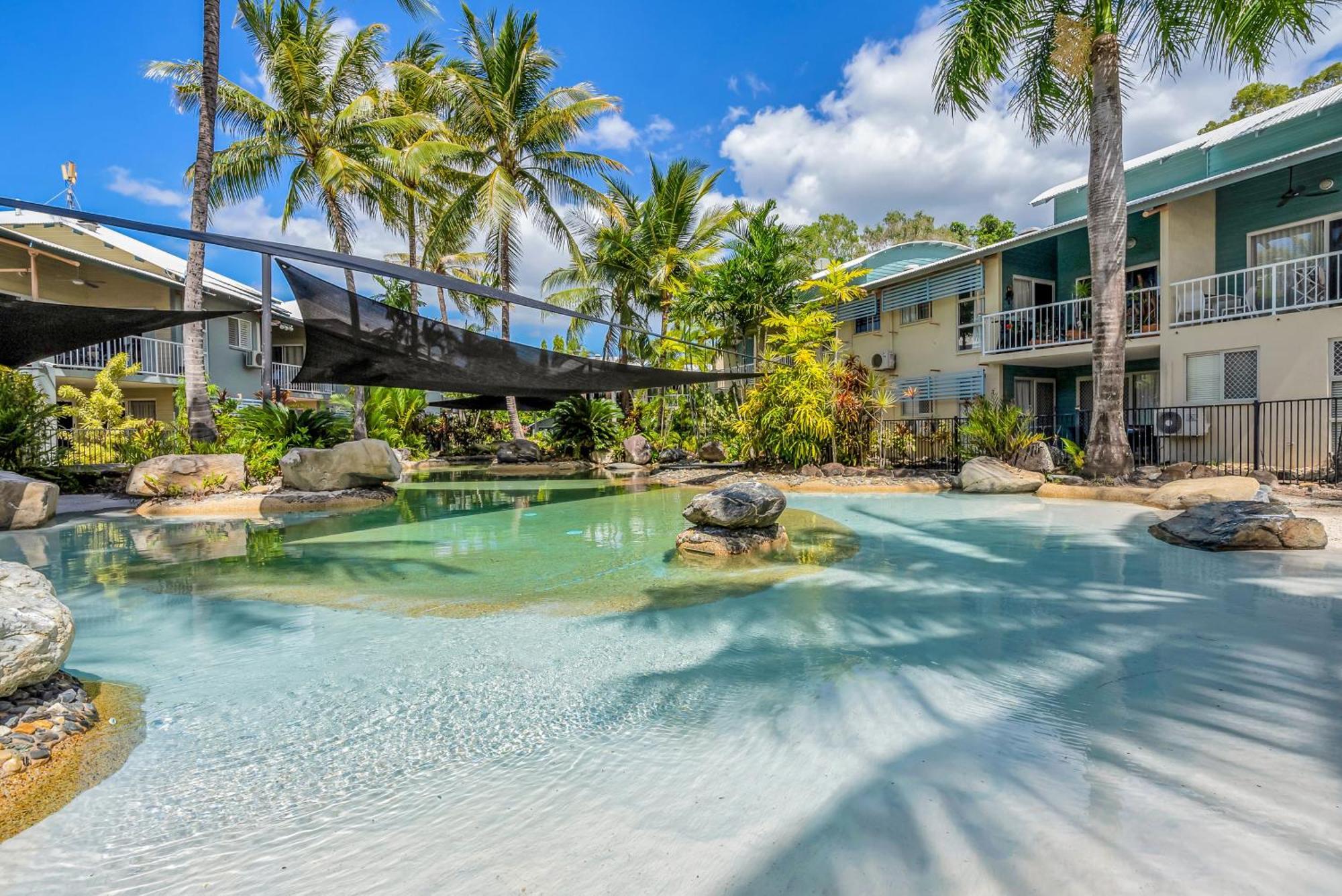 Wallaby Beach House - Resort-Style Comforts Trinity Beach Exterior photo