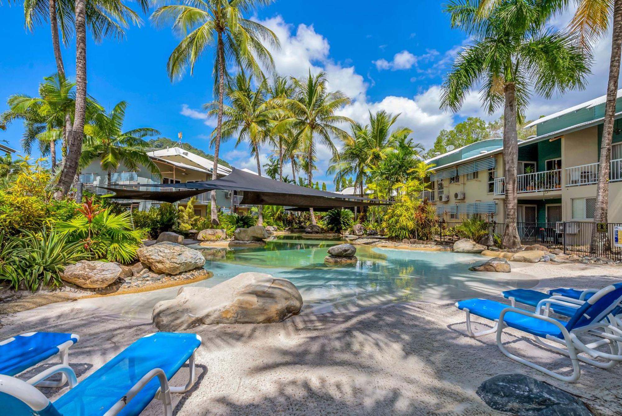 Wallaby Beach House - Resort-Style Comforts Trinity Beach Exterior photo