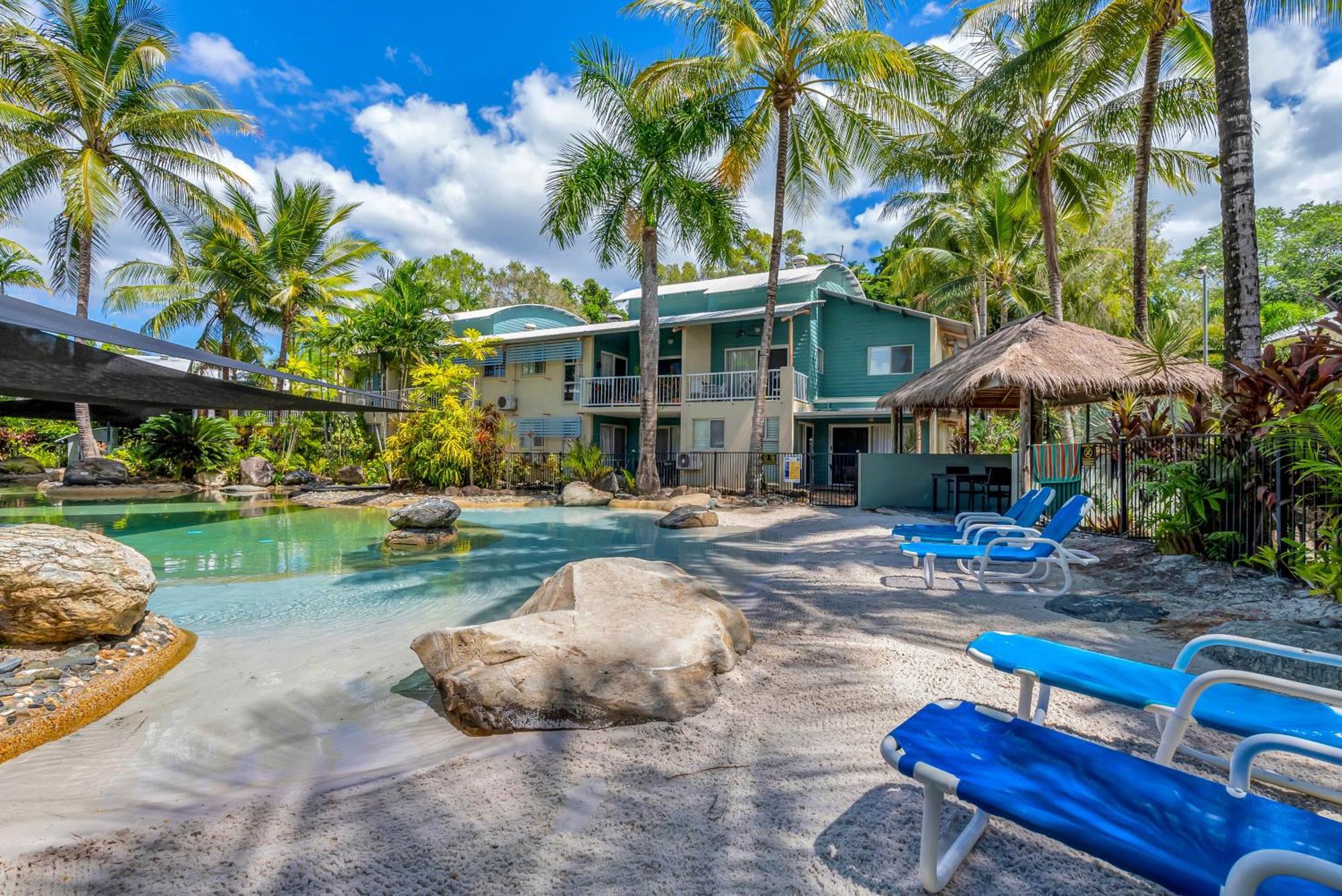 Wallaby Beach House - Resort-Style Comforts Trinity Beach Exterior photo