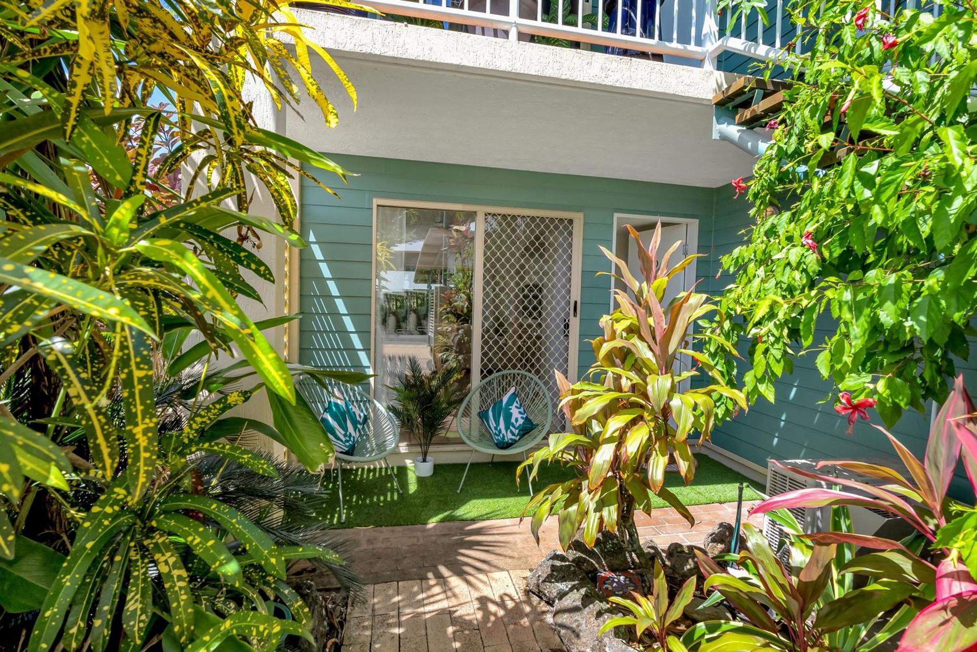 Wallaby Beach House - Resort-Style Comforts Trinity Beach Exterior photo