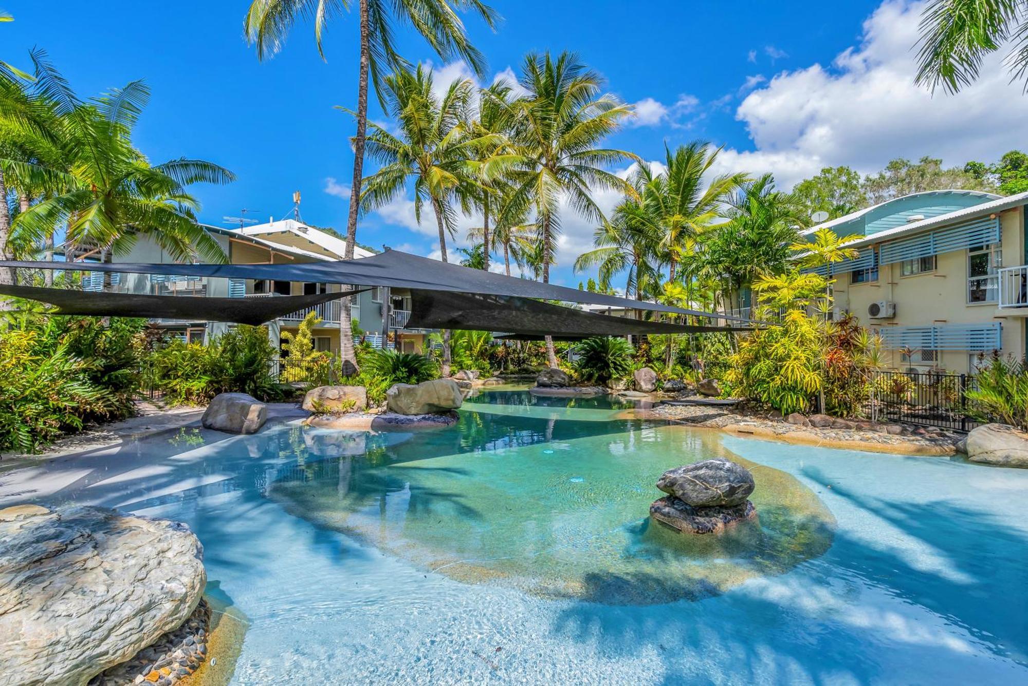 Wallaby Beach House - Resort-Style Comforts Trinity Beach Exterior photo