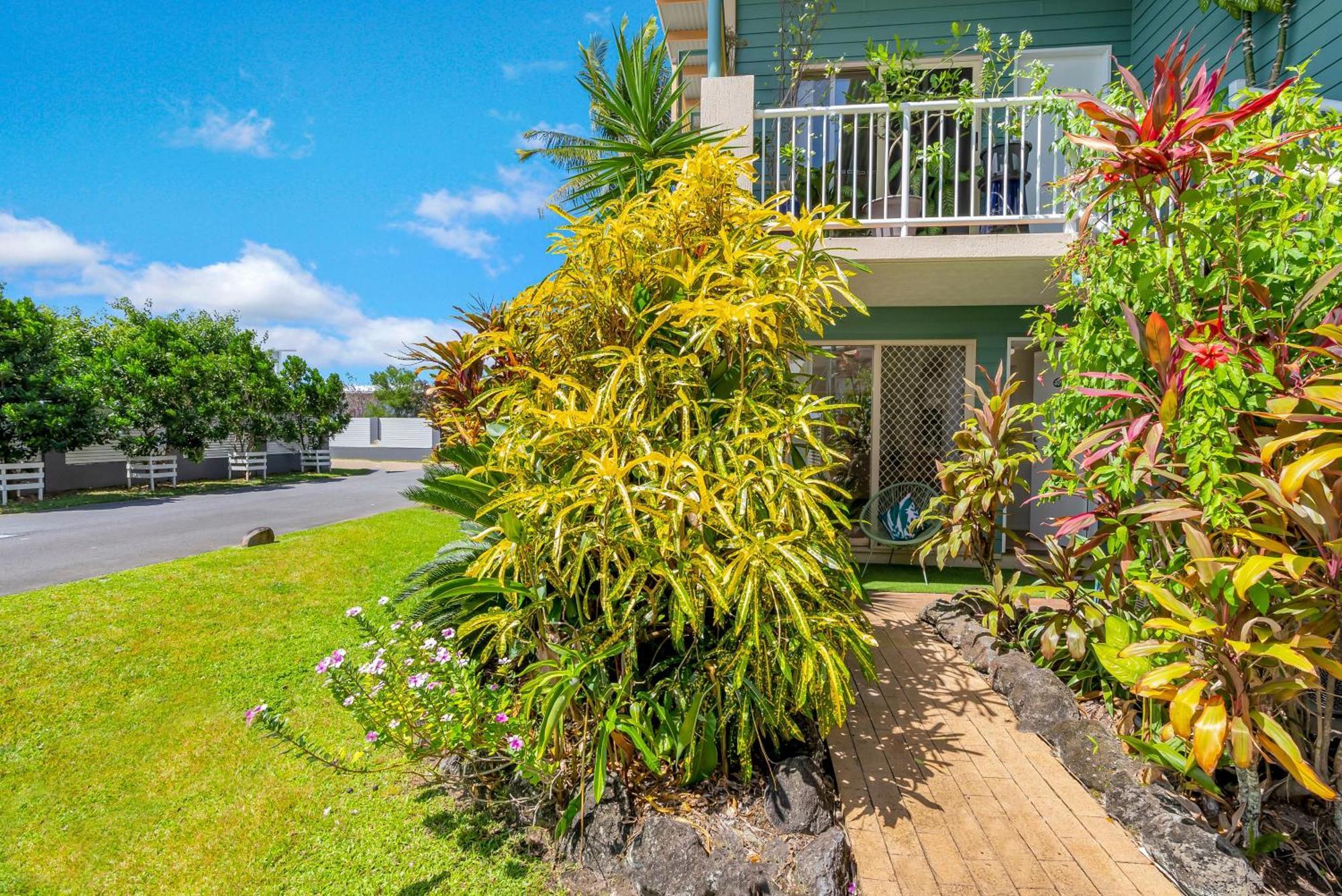 Wallaby Beach House - Resort-Style Comforts Trinity Beach Exterior photo